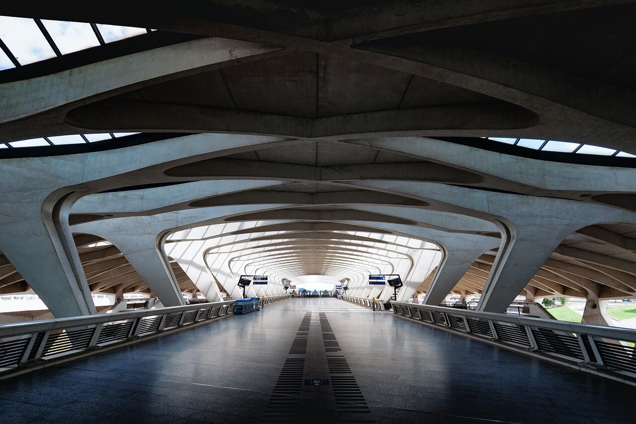 Réservez votre VTC pour l'aéroport de Lyon avec Grenoble VTC. Profitez d'un service fiable, confortable et sur-mesure.