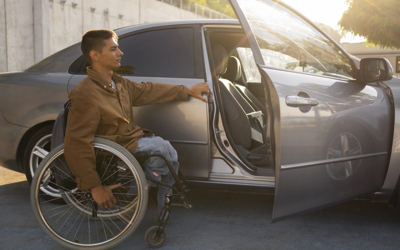 Se déplacer à Grenoble en situation de handicap : pourquoi le VTC est une option adaptée
