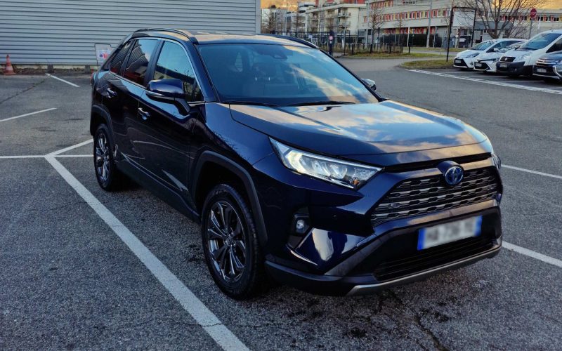 Grenoble VTC - Chauffeur privé à Grenoble et dans ses environs. Transport VTC pour trajets simples, événements, mariages, EVJF/EVG, transferts aéroports et stations de ski. Confort, ponctualité et sécurité garantis. Réservez votre chauffeur dès maintenant !